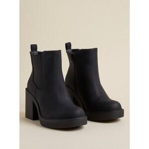 Torrid Women's Black Platform Chelsea Round Toe Side Zip Booties Size 9.5